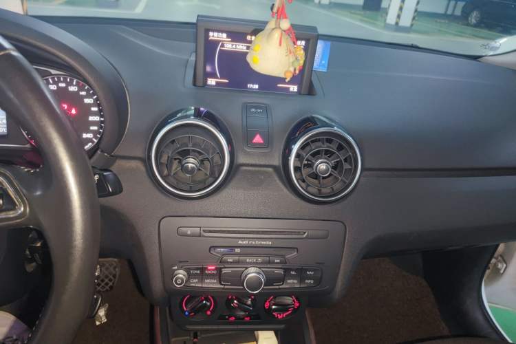 Used Audi A1 2013 30 TFSI Sportback Ego Audio And AC Panel