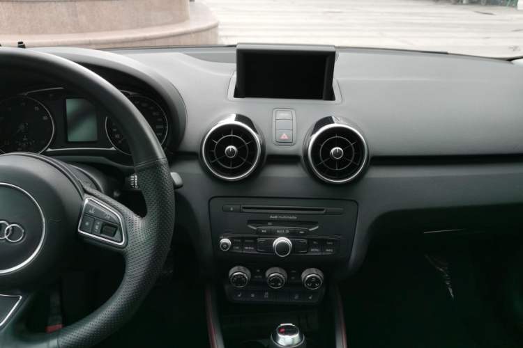 Used Audi A1 2013 30 TFSI Sportback Ego plus Audio And AC Panel