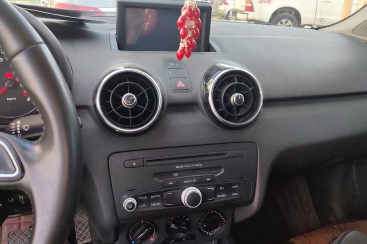 Used Audi A1 2013 30 TFSI Sportback Urban Audio And AC Panel