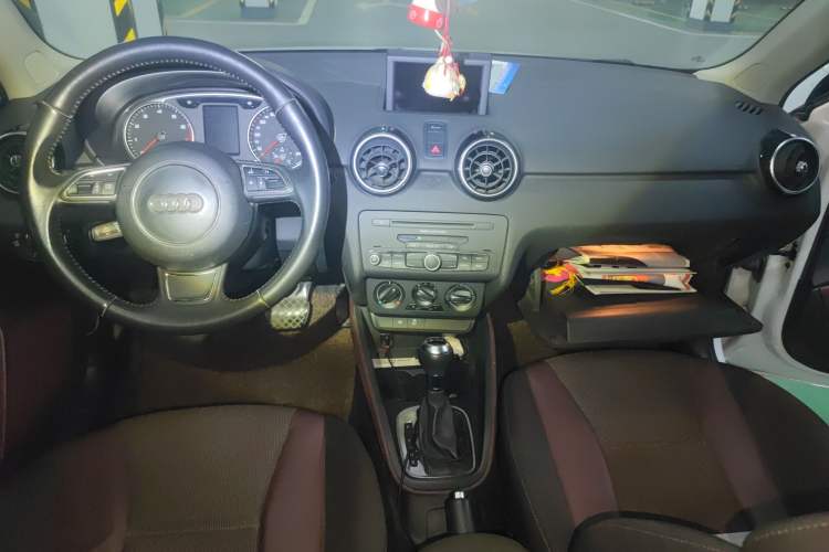Used Audi A1 2013 30 TFSI Sportback Ego Center Console