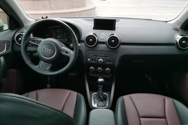 Used Audi A1 2013 30 TFSI Sportback Ego plus Center Console