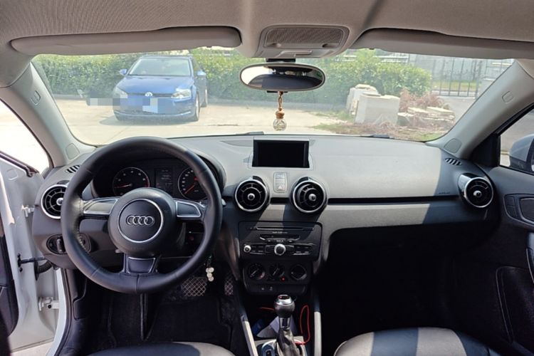 Used Audi A1 2013 30 TFSI Sportback Urban Center Console