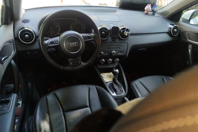 Used Audi A1 2013 30 TFSI Sportback Ego plus Center Console