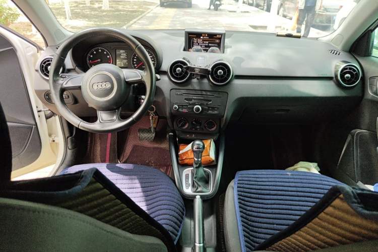 Used Audi A1 2013 30 TFSI Sportback Urban Center Console