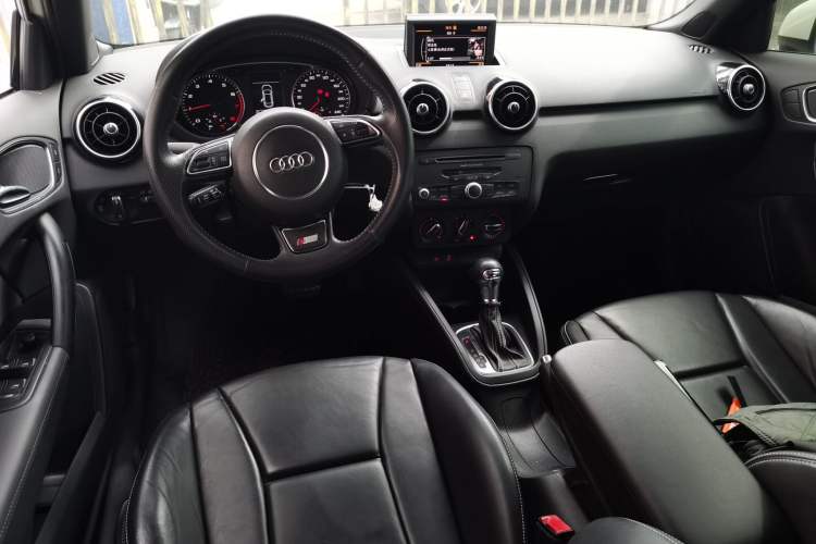 Used Audi A1 2013 30 TFSI Sportback Ego Center Console