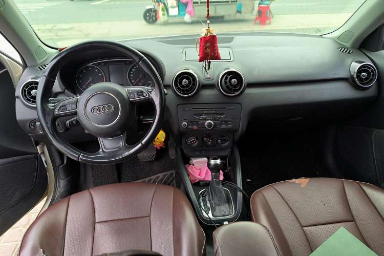 Used Audi A1 2013 30 TFSI Sportback Ego Center Console