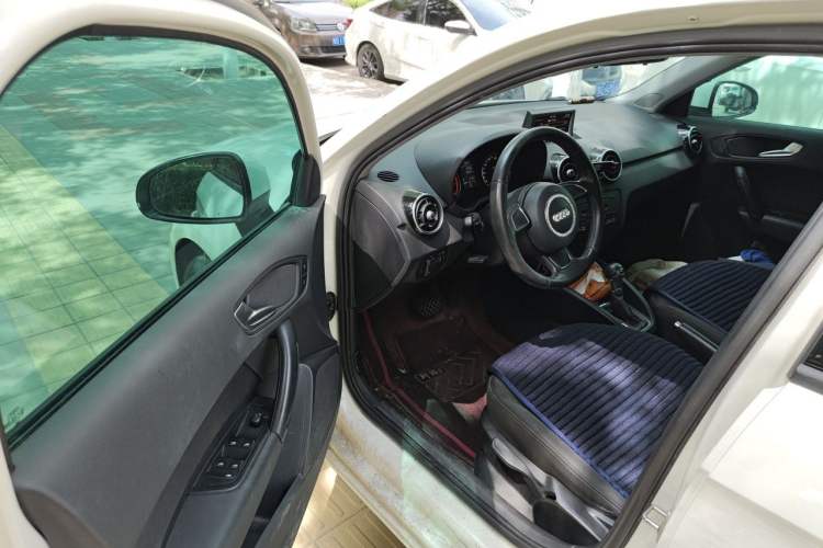 Used Audi A1 2013 30 TFSI Sportback Urban Driver Seat