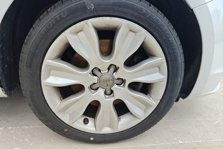 Used Audi A1 2013 30 TFSI Sportback Urban Right Front Wheel Hub
