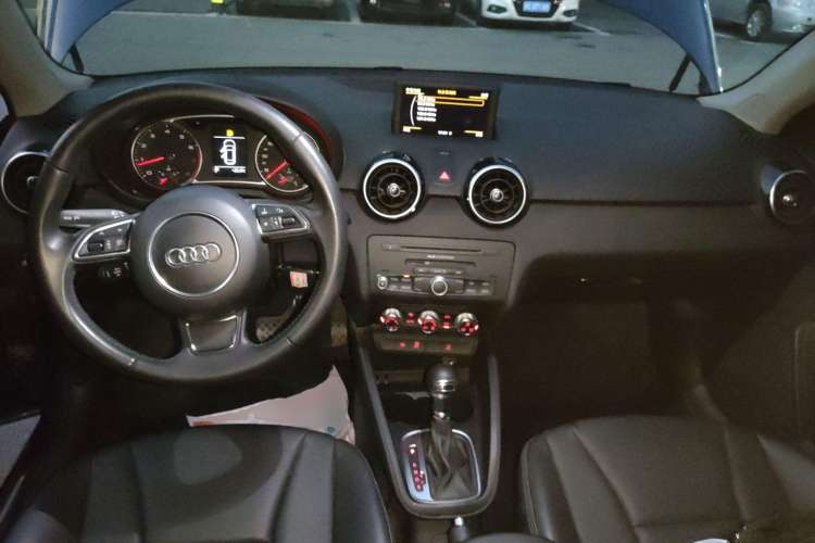 Used Audi A1 2014 30 TFSI Sportback Comfort Model Center Console
