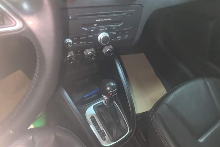 Used Audi A1 2014 30 TFSI Sportback Comfort Model Gear Lever