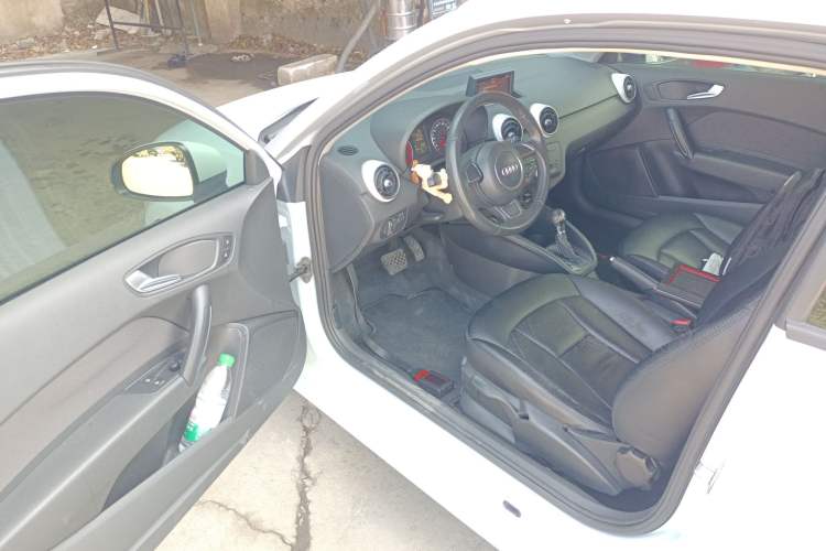 Used Audi A1 2014 30 TFSI Fashion Model Interior 3