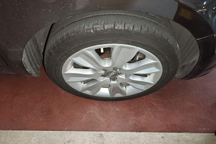 Used Audi A1 2014 30 TFSI Fashion Model Right Front Wheel Hub