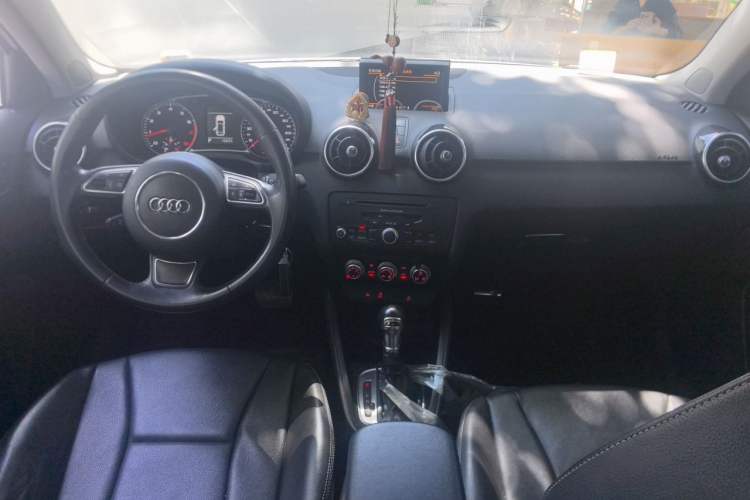 Used Audi A1 2014 30 TFSI Sportback Comfort Model Center Console