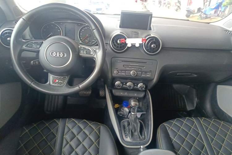 Used Audi A1 2014 30 TFSI Sportback Comfort Model Center Console