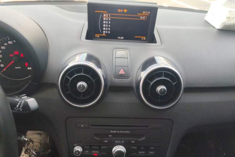 Used Audi A1 2014 30 TFSI Sportback Fashion Model Audio And AC Panel