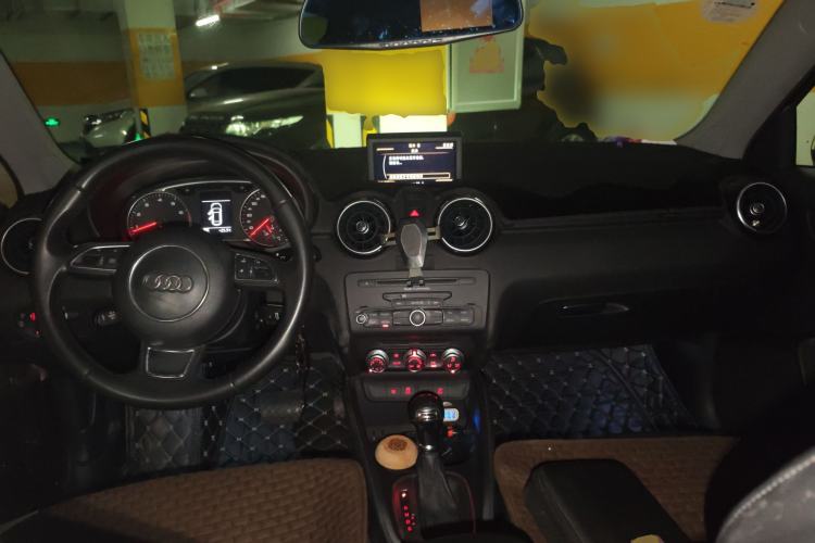 Used Audi A1 2014 30 TFSI Sportback Comfort Model Center Console