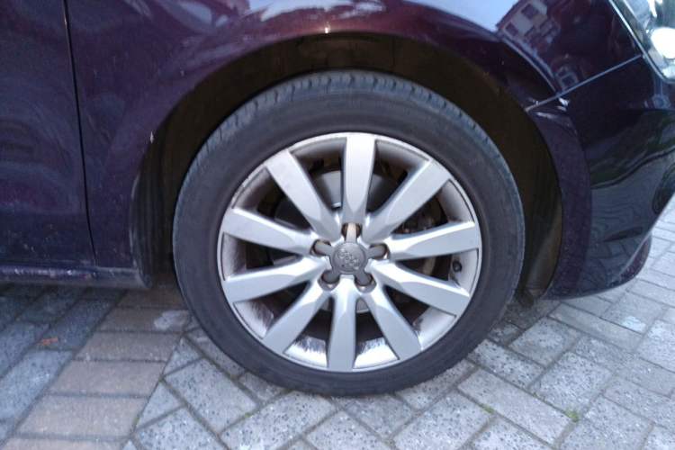Used Audi A1 2014 30 TFSI Comfort Model Right Front Wheel Hub