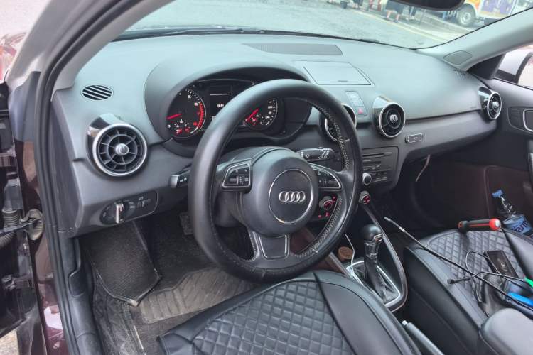 Used Audi A1 2014 30 TFSI Sportback Comfort Model Center Console