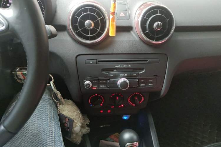 Used Audi A1 2014 30 TFSI Sportback Fashion Model Audio And AC Panel