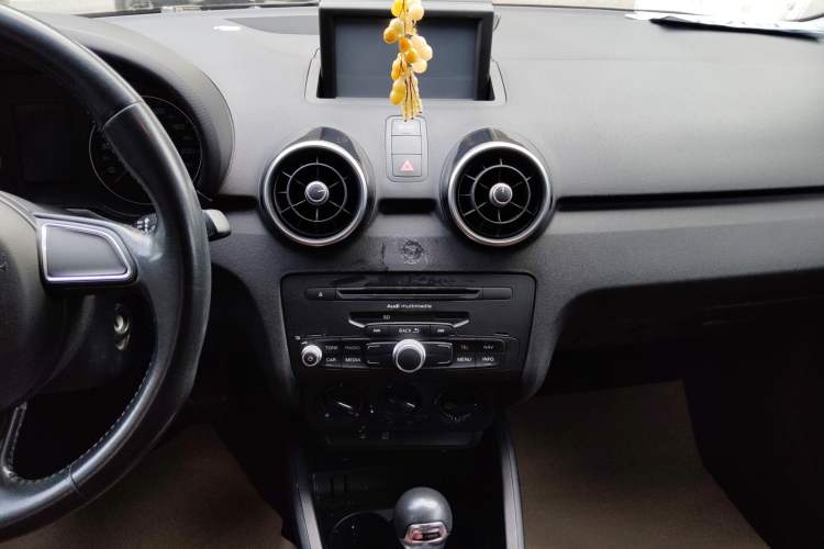 Used Audi A1 2014 30 TFSI Sportback Fashion Model Audio And AC Panel