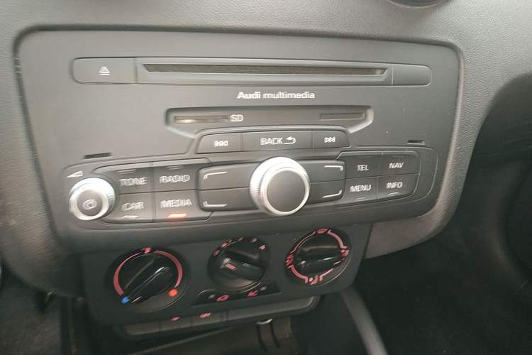Used Audi A1 2014 30 TFSI Sportback Fashion Model Audio And AC Panel