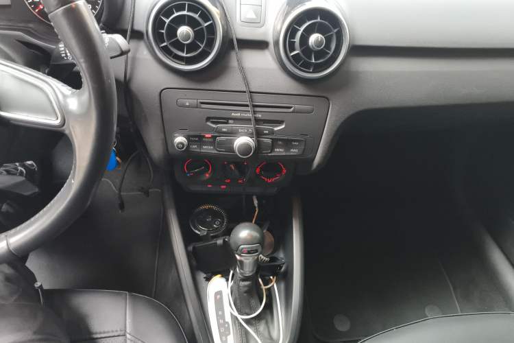 Used Audi A1 2014 30 TFSI Fashion Model Audio And AC Panel