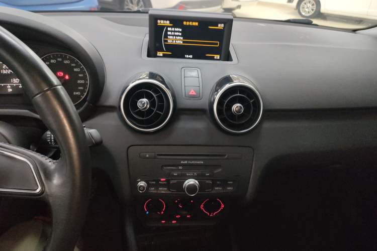 Used Audi A1 2014 30 TFSI Sportback Fashion Model Audio And AC Panel