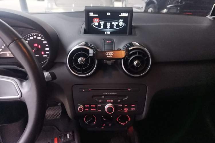 Used Audi A1 2014 30 TFSI Fashion Model Audio And AC Panel
