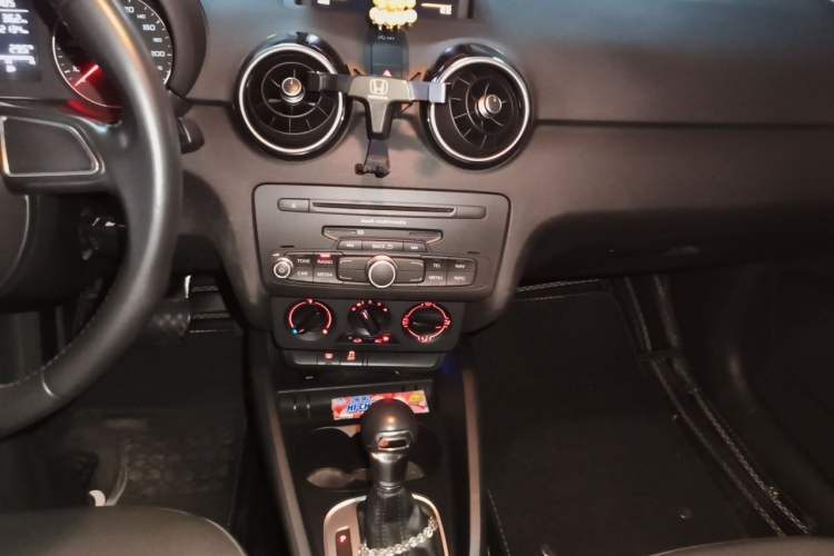 Used Audi A1 2014 30 TFSI Fashion Model Audio And AC Panel