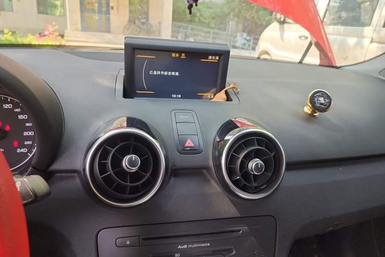 Used Audi A1 2014 30 TFSI Sportback Fashion Model Audio And AC Panel