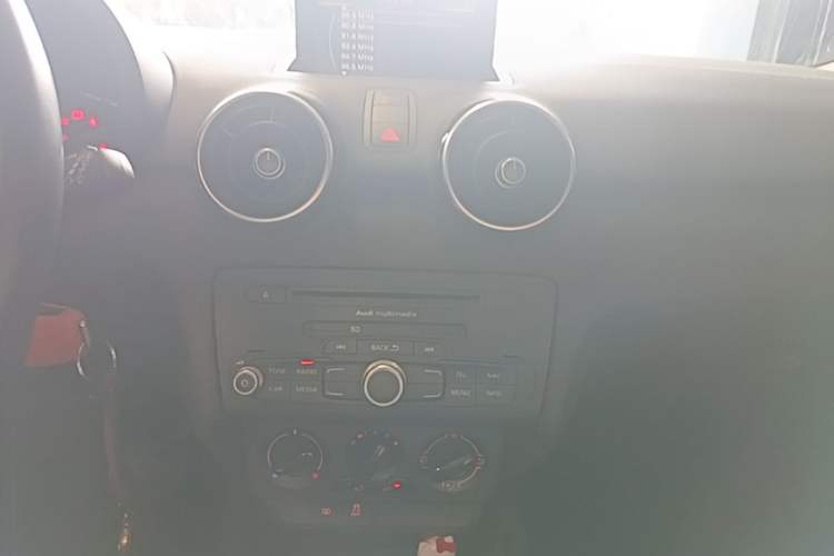 Used Audi A1 2014 30 TFSI Sportback Fashion Model Audio And AC Panel