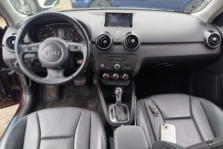 Used Audi A1 2014 30 TFSI Sportback Comfort Model Center Console