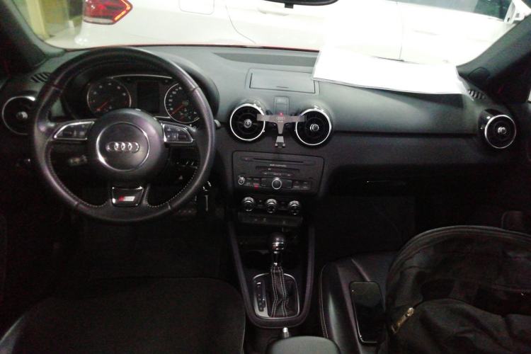 Used Audi A1 2014 30 TFSI Sportback Comfort Model Center Console