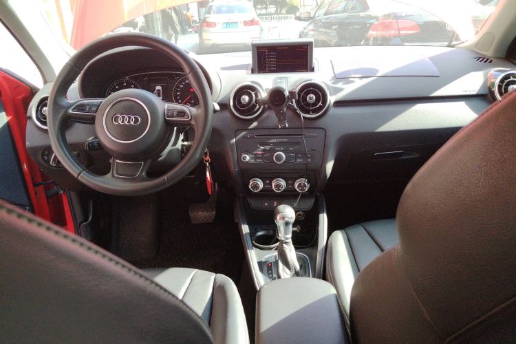 Used Audi A1 2014 30 TFSI Sportback Comfort Model Center Console