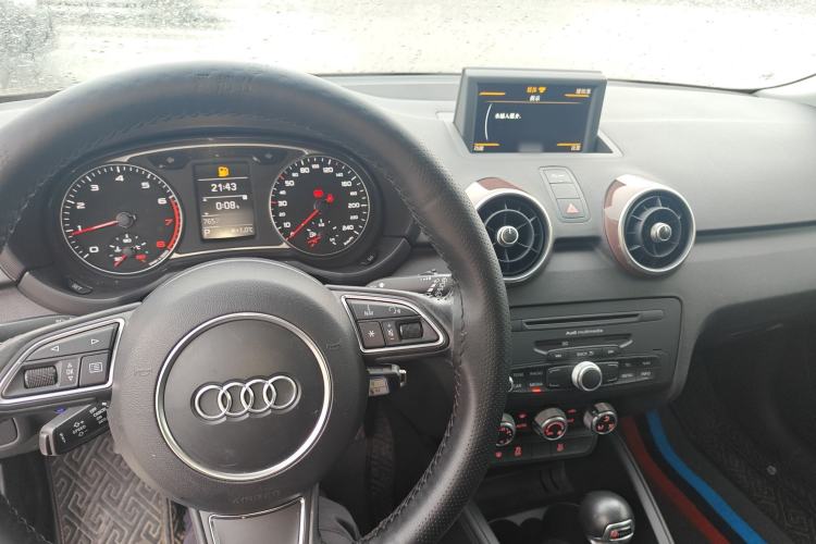 Used Audi A1 2014 30 TFSI Sportback Comfort Model Center Console