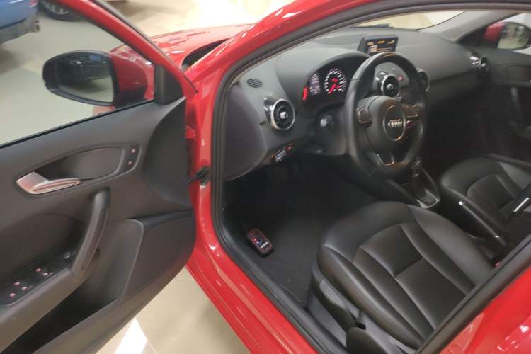 Used Audi A1 2014 30 TFSI Sportback Fashion Model Driver Seat