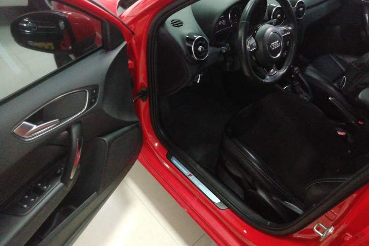 Used Audi A1 2014 30 TFSI Sportback Comfort Model Driver Seat