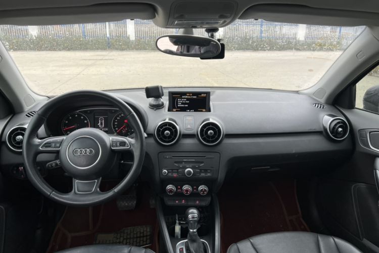 Used Audi A1 2014 30 TFSI Sportback Comfort Model Gear Lever