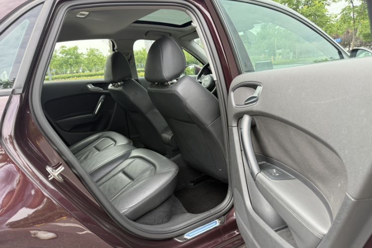 Used Audi A1 2014 30 TFSI Sportback Comfort Model Interior 1