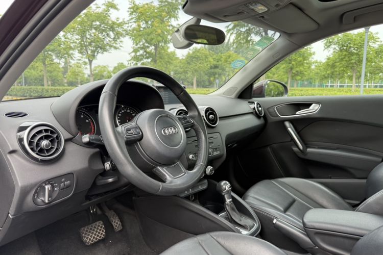 Used Audi A1 2014 30 TFSI Sportback Comfort Model Interior 10