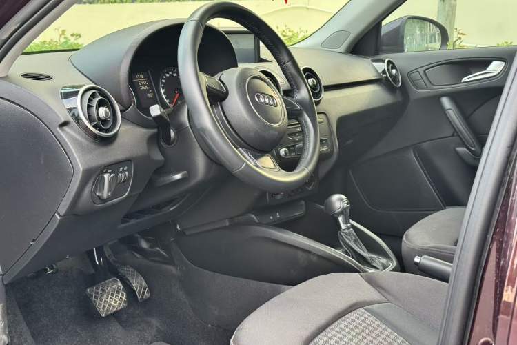 Used Audi A1 2014 30 TFSI Sportback Fashion Model Interior 2