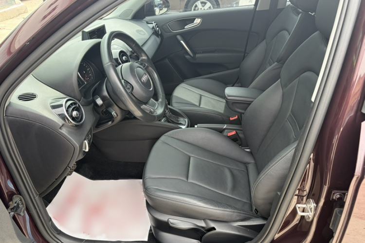 Used Audi A1 2014 30 TFSI Sportback Comfort Model Interior 3