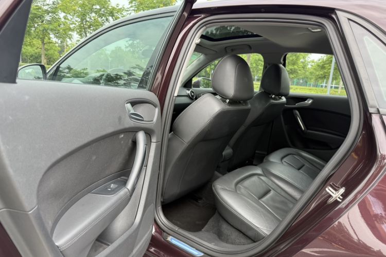 Used Audi A1 2014 30 TFSI Sportback Comfort Model Interior 3