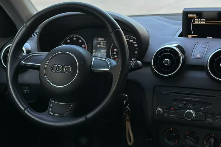 Used Audi A1 2014 30 TFSI Sportback Fashion Model Interior 4