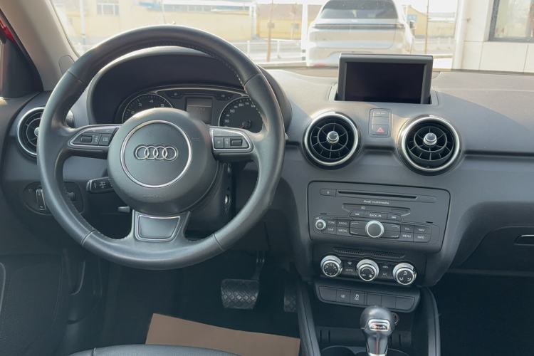 Used Audi A1 2014 30 TFSI Sportback Comfort Model Interior 4