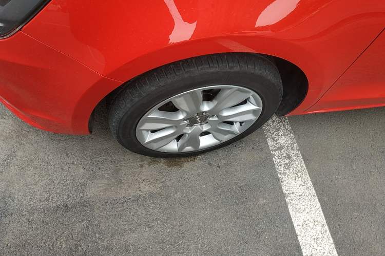 Used Audi A1 2014 30 TFSI Sportback Fashion Model Left Front Wheel Hub