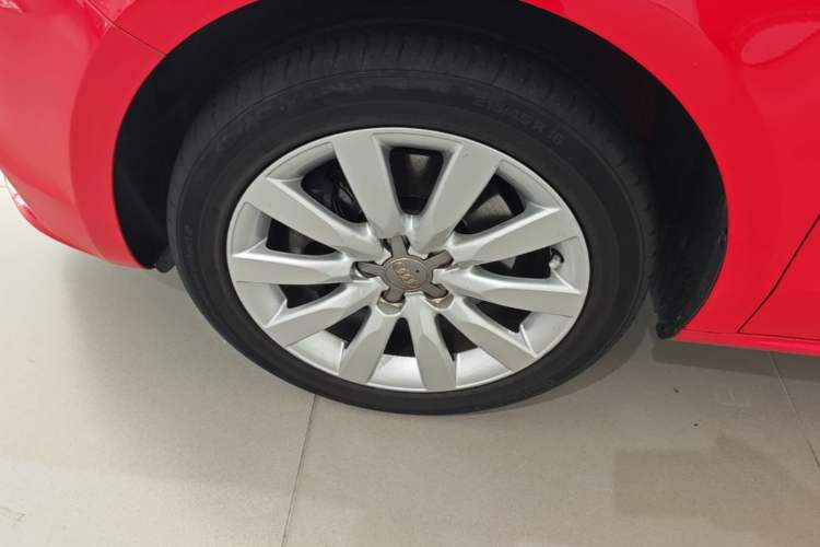 Used Audi A1 2014 30 TFSI Comfort Model Left Front Wheel Hub