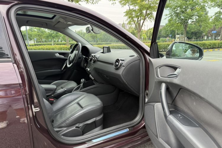 Used Audi A1 2014 30 TFSI Sportback Comfort Model Right Front Seat