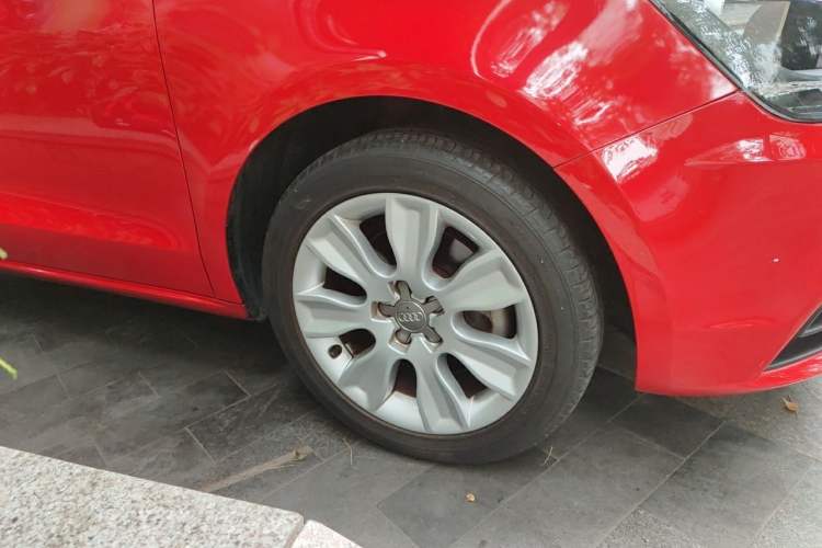 Used Audi A1 2014 30 TFSI Sportback Fashion Model Right Front Wheel Hub