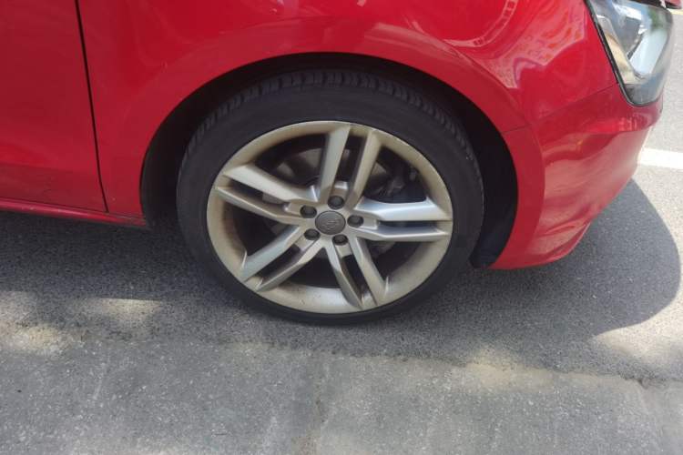 Used Audi A1 2014 30 TFSI Sportback Luxury Model Right Front Wheel Hub